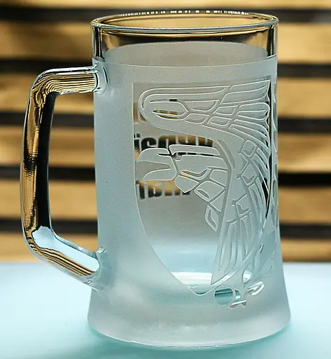 Подарунковий келих для пива з гравіюванням 660 мл лого шеврона 93 механизированная бригада «Холодный Яр» - фото 2