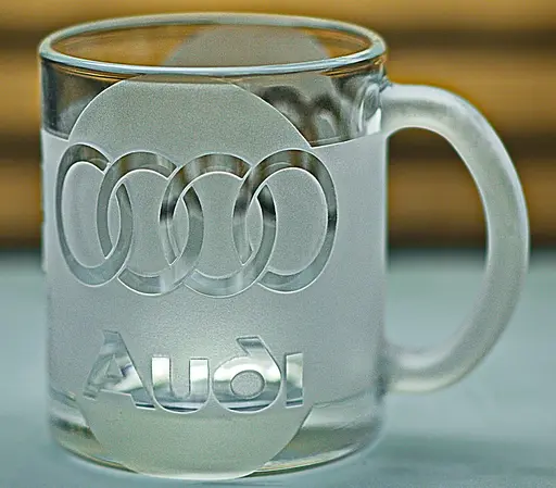 Скляна чашка Audi 320 мл з гравіюванням Подарунок автолюбителю кружка для чаю та кави з логотипом авто Ауді та  легендарний слоган - фото 9