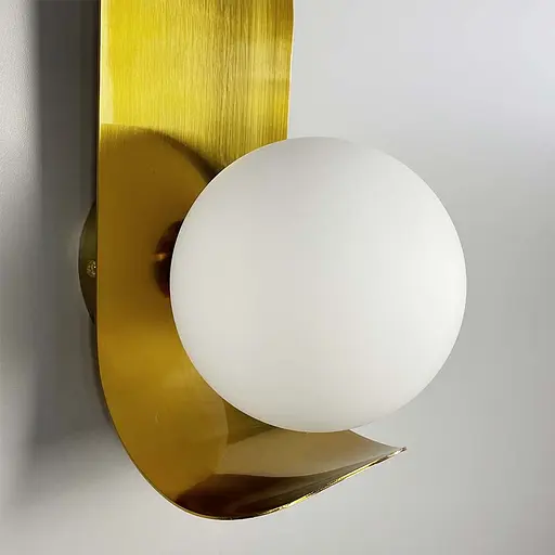 Бра із білим плафоном у латунному корпусі 25х12 см Line F Арт. W 083/1 AB  - фото 5