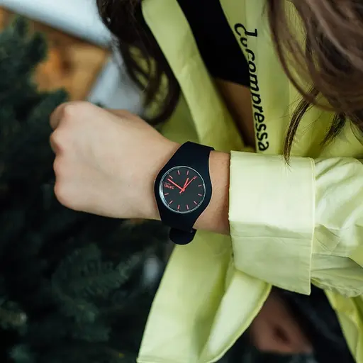 Наручний годинник жіночий Skmei Rubber Black 9068 Чорний (366) - фото 3