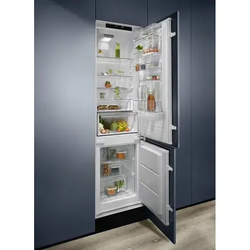Холодильник Electrolux вбудований з нижн. мороз. 188x55х55 холод. відд. 215 л мороз. відд. 61 л 2дв. А++ Combi інв. диспл внутр. зона св ті білий - фото 4