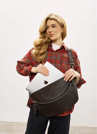 Женская кожаная сумка-бананка под ноутбук Sambag Urban Laptop 46×26 см (51411120) - фото 3