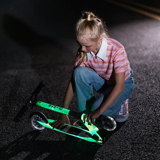 Самокат Micro Sprite Glow LED Art Collection Космос (SA0299) - фото 9