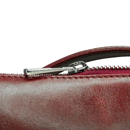 Женский клатч Grande Pelle с ремешком через плечо вишня acs0032213 - фото 3