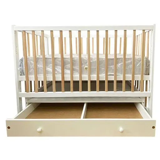 Детская кроватка София с опускной боковиной, маятником на подшипниках и белым ящиком с натуральными элементами