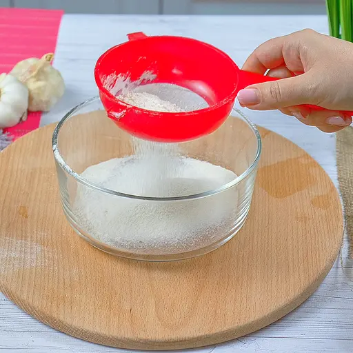 Сито дуршлаг с ручкой для процеживания и просеивания (диаметр 12 см), Kitchette Красный 83832 - фото 3