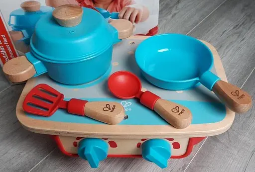 Детская плита с посудой Hape E3170 Игровой набор для девочек и мальчиков - фото 6