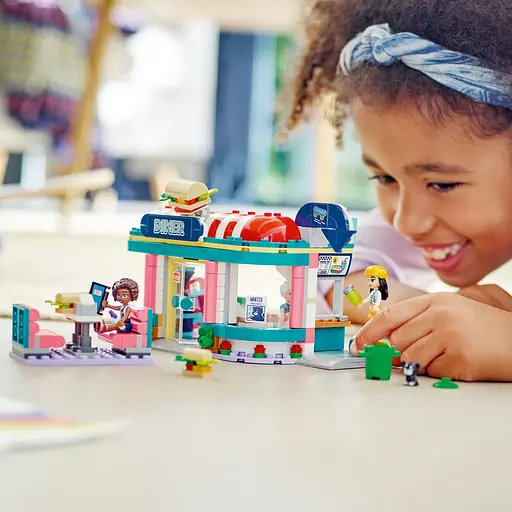 Уценка. Конструктор LEGO Friends Хартлейк Сити: ресторанчик в центре города 346 деталей (41728) - фото 4