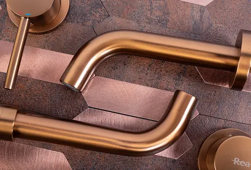 Смеситель для умывальника Rea Lungo Long brushed copper + BOX скрытого монтажа REA-B4601 Теплый закат - фото 2