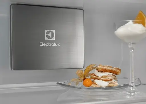 Холодильник Electrolux встраиваемый с нижней морозильной камерой 188x70x55, холод.отд.-286л, мороз.отд.-65л, 2дв., А++, Combi, инв., дисплей внутр., зона освещения, белый - фото 6