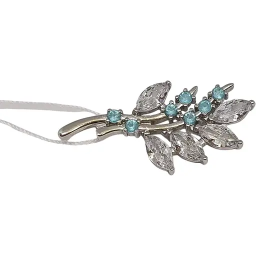 Серебряная брошь Ирий с фианитами. 9522 Голубой/Белый
