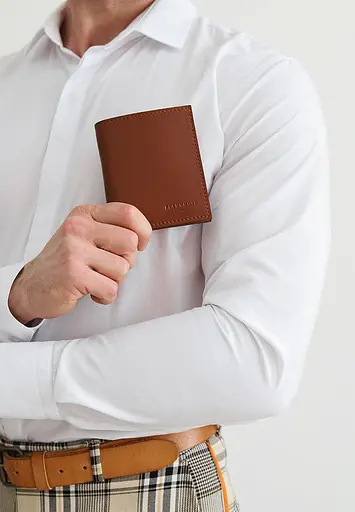Кожаный портмоне на кнопке Brut светло-коричневый краст - фото 1