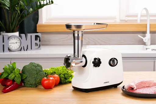 ARDESTO Мясорубка, 1600Вт, 1.6кг/мин, 3 решетки, насадка для колбас, кеббе, пластик, белый - фото 3