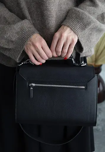 Жіноча шкіряна сумка Classic чорна - фото 6