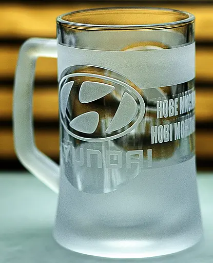 Пивний кухоль Hyundai Хюндай 660 мл з гравіюванням Подарунок автолюбителю  Келих з логотипом авто та легендарний слоган - фото 3