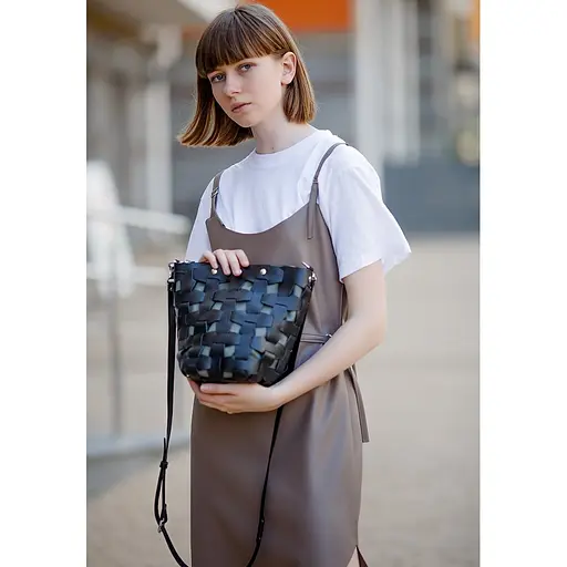 Шкіряна плетена жіноча сумка Пазл M чорна Krast - фото 7