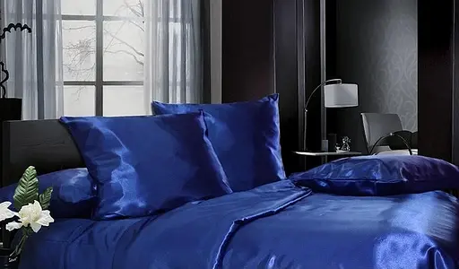 Наволочка 50х70 см атлас синього кольору 326744