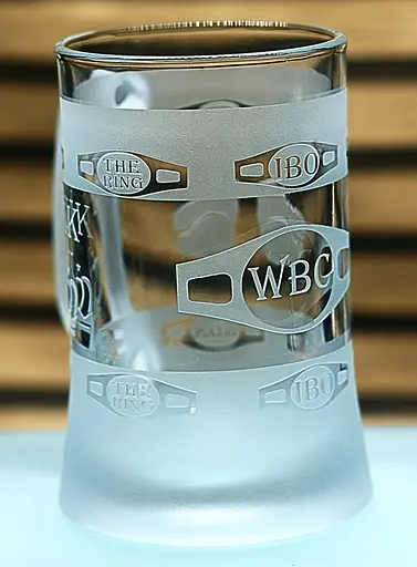 Пивний келих 660 мл Усік символ непереможності та волі до перемоги подарунок для фаната боксу кухоль з гравіюванням - фото 5