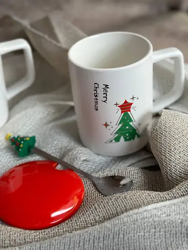 Кружка R33367-3 Новорічний калейдоскоп кераміка з кришкою і ложкою 360 мл Біла - фото 2