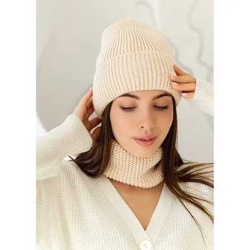 Женская вязаная шапка и снуд набор 2 шерсть 20% с отворотом Бежевый - фото 1