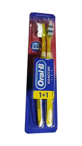 Зубна щітка Oral-B 3-Effect Classic, середня, жовтий, 2 шт. - фото 1