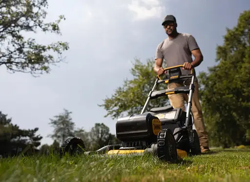 Газонокосарка акумуляторна DeWALT з АКБ та ЗП DCMWP134W2 - фото 9