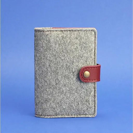 Фетровая обложка для паспорта 3.0 с кожаными бордовыми вставками - фото 6