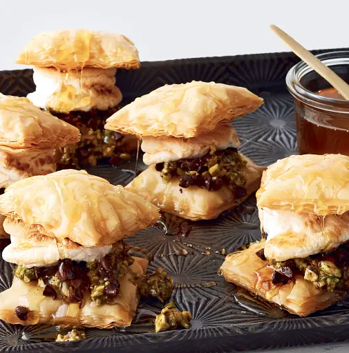 S'mores!: Gooey, Melty, Crunchy Riffs on the Campfire Classic - фото 4