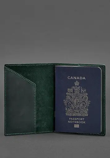 Кожаная обложка для паспорта с канадским гербом зеленая Crazy Horse - фото 3