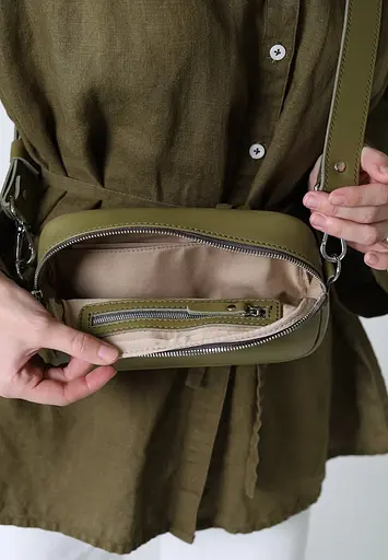 Женская кожаная сумка поясная/кроссбоди Holly оливковая - фото 5