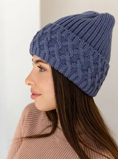 Женская зимняя шапка Виктория из шерсти 20% с узором и флисовой подкладкой Синий - фото 2