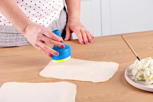 Пристосування форма для ліплення вареників варенична Kitchette 84441 Синій - фото 3