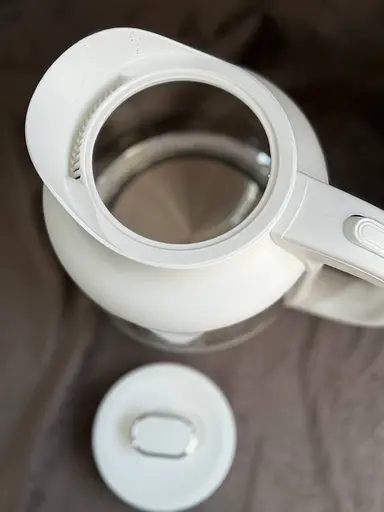 Дисковый стеклянный электрочайник Grunhelm EKG-25010W 1,2л 1630Вт Белый - фото 5