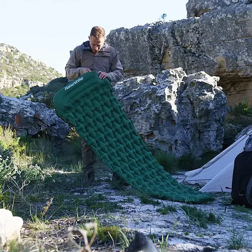 Коврик надувной Naturehike CNK2300DZ0001 с подголовником Темно-зелёный (1047-6976023929540) - фото 2