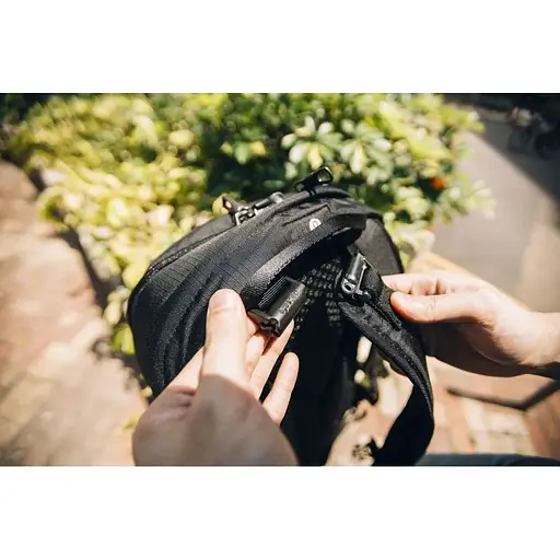 Рюкзак антивор Pacsafe Vibe 25 л backpack насыщенный черный (60301130) - фото 10