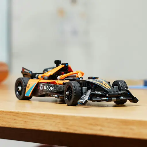 Уценка. Конструктор LEGO Technic Автомобиль для гонки NEOM McLaren Formula E 452 детали (42169) - фото 5