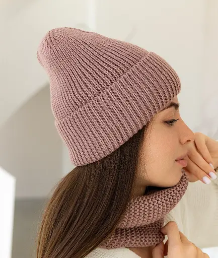 Женская вязаная шапка и снуд набор 2 шерсть 20% с отворотом Розовый - фото 2