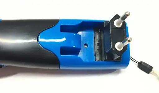 Карманный ручной аккумуляторный фонарь Yajia YJ-209 яркий светодиодный выдвижная вилка 1LED 17 см - фото 3