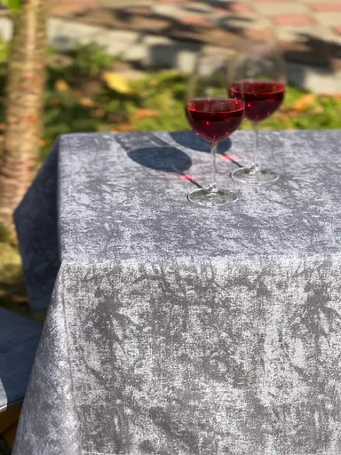 Водовідштовхувальна скатертина Мармур графіт 120х120 см (+ 2 серветки 30х40 см) - фото 9