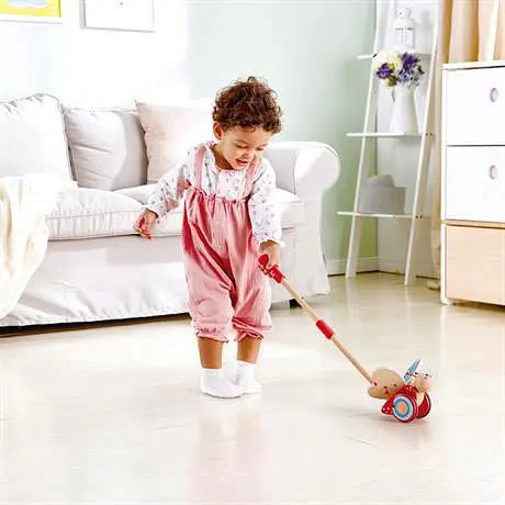 Дерев'яна каталка Hape E0340 Метелик розвиваюча іграшка з дерева для дівчаток та хлопчиків - фото 3