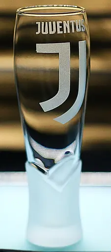 Пивний келих крафтовий 440 мл ФК Juventus Ювентус з гравіюванням подарунок для фаната футбольна кружка - фото 2