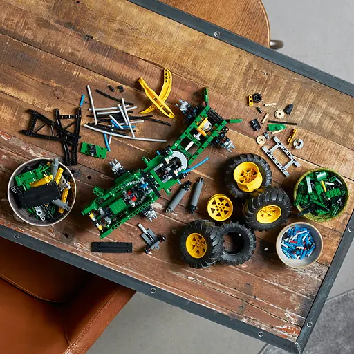 Конструктор LEGO Technic Трелевочный трактор "John Deere" 948L-II 1492 детали (42157) - фото 4