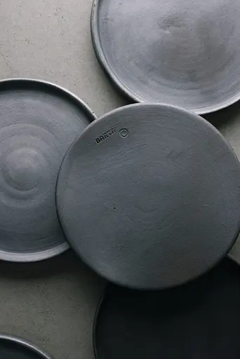 Тарілка Barta з чорнодимленої кераміки 17 см Чорна - фото 5