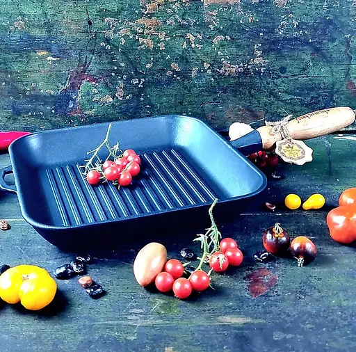 Сковорода-гриль чугунная Maysternya с деревянной ручкой 28×28 см подходит для индукционных плит Черный 81427 - фото 2