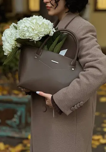 Жіноча шкіряна сумка Midi темно-бежева - фото 2