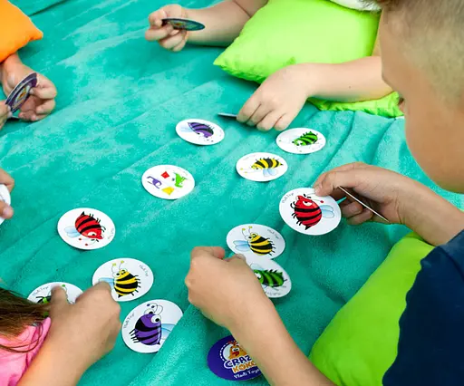 Дитяча настільна гра в мішечку "Школа бджоли" VT8077-15 карткова - фото 4