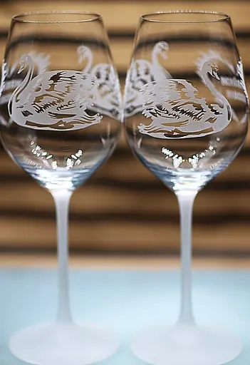 Набір винних келихів 480 мл з гравіюванням Лебеді весільні фужери подарунок на річницю для коханих - фото 4