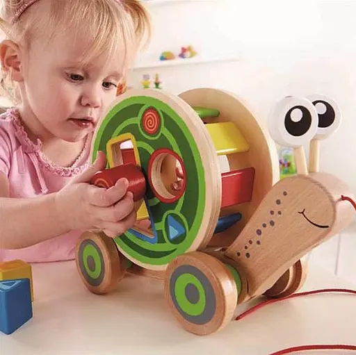 Деревянная каталка Hape сортер Улитка E0349 развивающая деревянная игрушка для прогулок малышей - фото 6