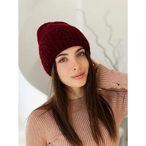 Женская вязаная шапка джулия 20% шерсть с отворотом Бордовый - фото 1