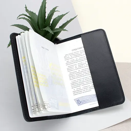 Обложка на паспорт кожаная HC-0074-2 с гербом Украины черная глянцевая - фото 3